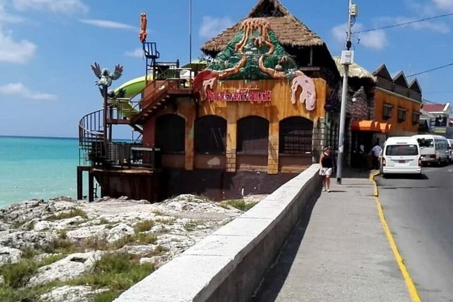 Montego Bay: City Highlights and Souvenir Shopping Tour - The Hip Strip and Margaritaville Area for Photos and Easy Street-Style Shopping