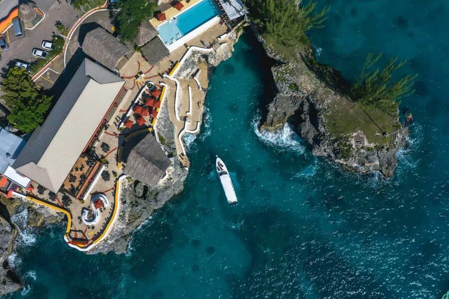 Montego Bay: Full-Day Speedboat Trip to Negril - Beach lunch and 7-Mile Beach sand time