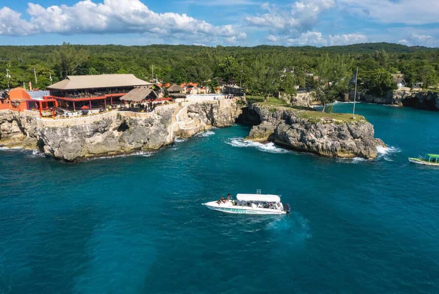 Montego Bay: Full-Day Speedboat Trip to Negril - Rick’s Café: cliff jump atmosphere and the food you can buy