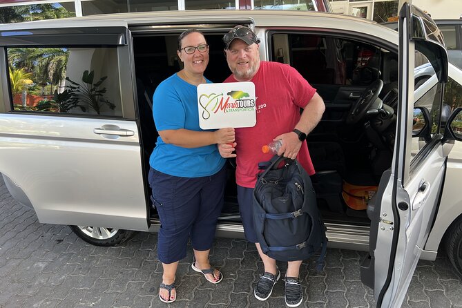 Montego Bay Hotels Airport/Cruise Port Transfers - Meeting Your Driver, Sign in Hand
