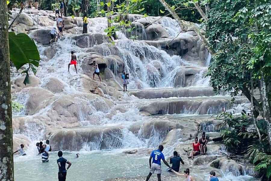 Montego Bay: Private Dunn's River Falls and Blue Hole Tour - Dunn’s River Falls climb: the classic Jamaica challenge