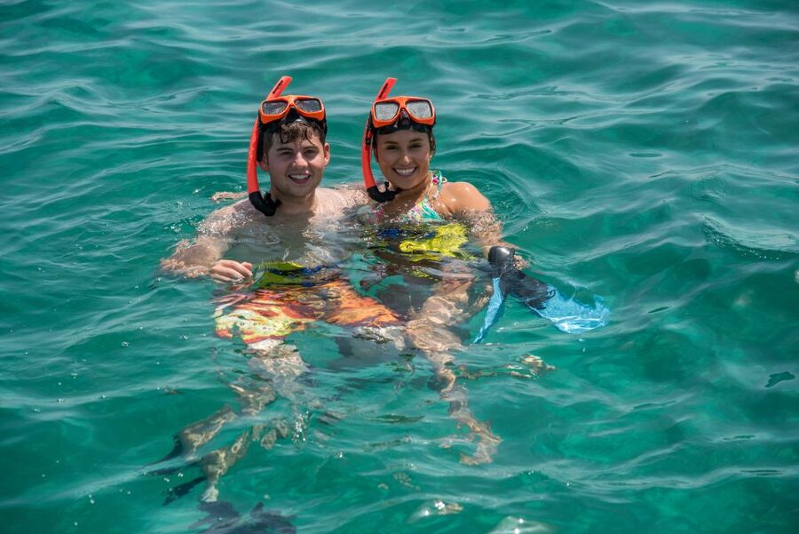 Montego Bay: Reggae Catamaran 18+ Cruise with Open Bar - Open Bar and Appetizers: What You Get, and What to Expect