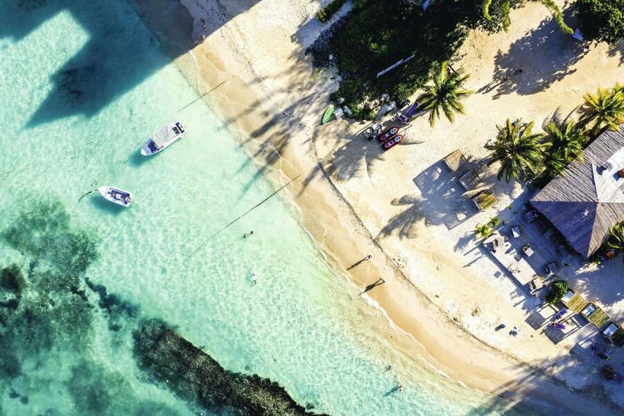 Montego Bay: Seven Miles Beach and Rick's Café Sunset View - Water safety and the cliff side rules you should follow