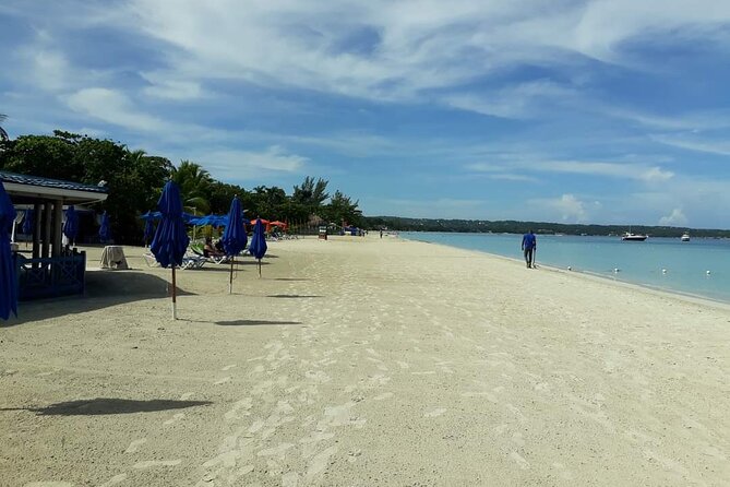 Negril 7 Miles Beach and Rick's Cafe Tour - Seven Mile Beach: Two Hours of Soft Sand, Clear Water, and Cliff Views