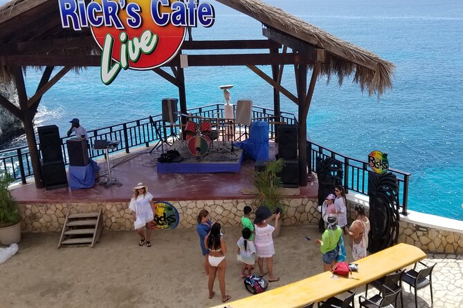 Negril Beach & Ricks Cafe from Montego Bay - What to pack for a day of sand and cliff views