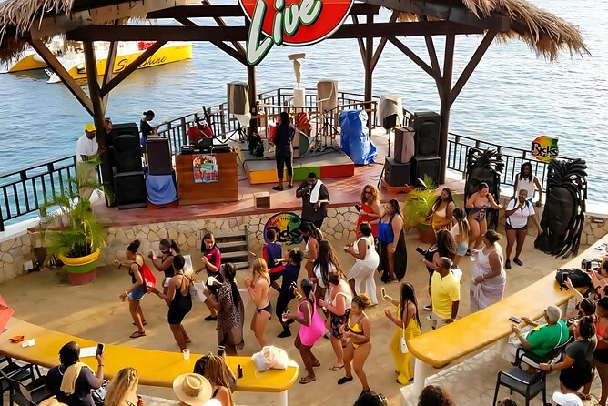 Negril Catamaran: Adults Sunset Party with Drinks & DJ - What You’ll Really Notice Onboard