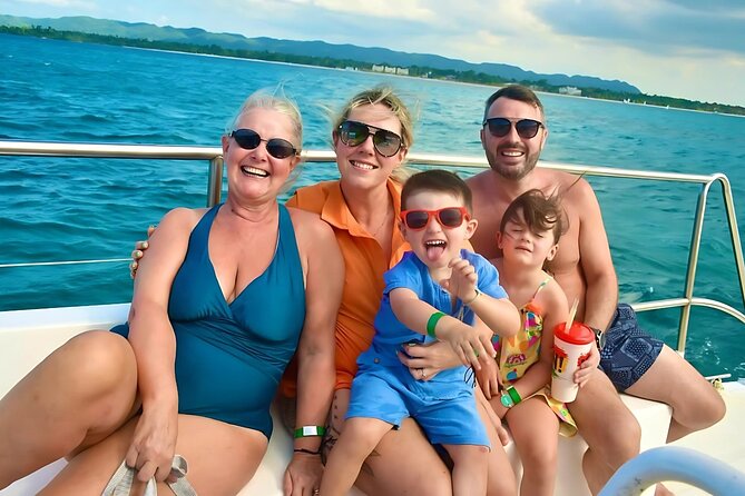 Negril Catamaran: Adults Sunset Party with Drinks & DJ - Rick’s Cafe at Sunset: The Big Moment and the Safety Plan