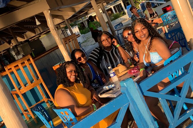 Negril Experience 1- 4 Persons - Souvenir Stops and Local Food Without the Random Detour Feeling