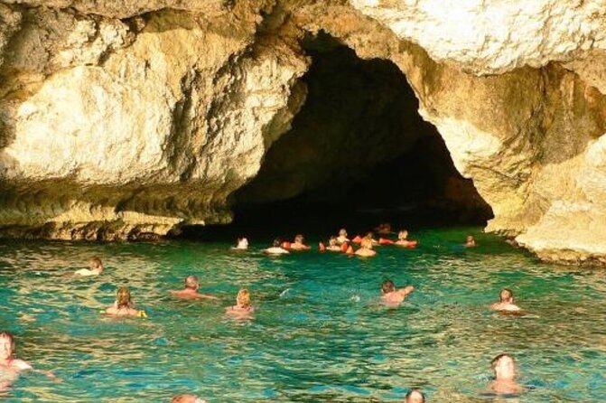 Negril PRIVATE CHARTER Catamaran (rate for 21 persons) - Unlimited Open Bar and Snorkeling Gear, Done the Group Way