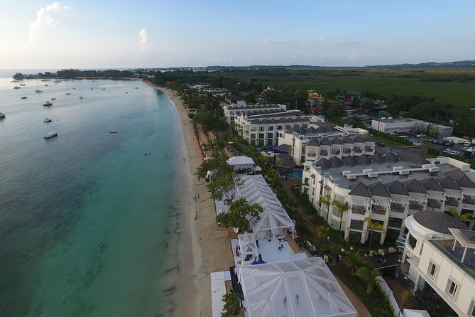 Negril's 7 miles Beach and Rick's Café - Negril in one shot: Seven Mile Beach plus Rick’s Café