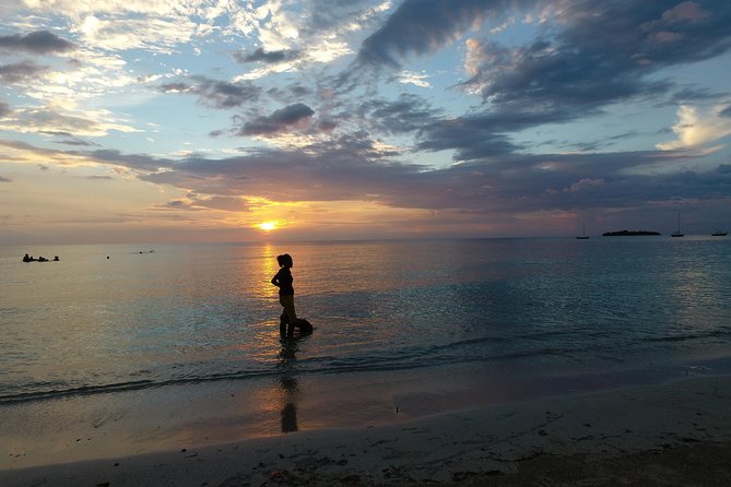 Negril's 7 miles Beach and Rick's Café - Rick’s Café: cliff jumping plus sunset timing