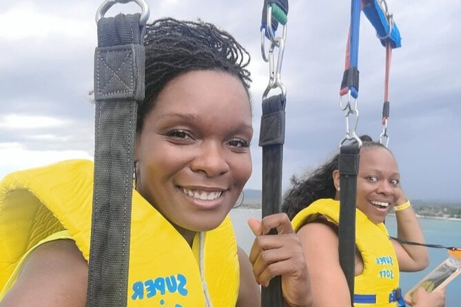 Negrils Seven Miles Beach, Rick's cafe and Parasailing Tour. - Parasailing over Negril: the thrill part (and what to watch)