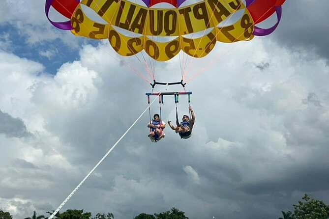 Negrils Seven Miles Beach, Rick's cafe and Parasailing Tour. - Transportation and group size: what private means on the ground