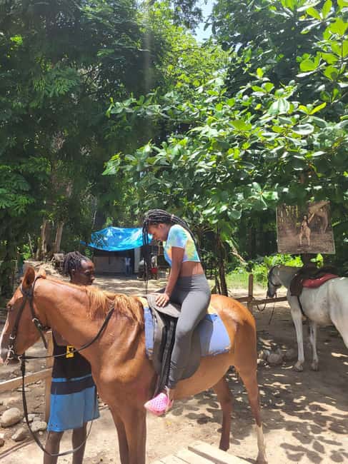 Ocho Rios : Bamboo River Rafting and HorseBack Riding - St Anns Bay horseback riding: a scenic trail that ends at the shoreline
