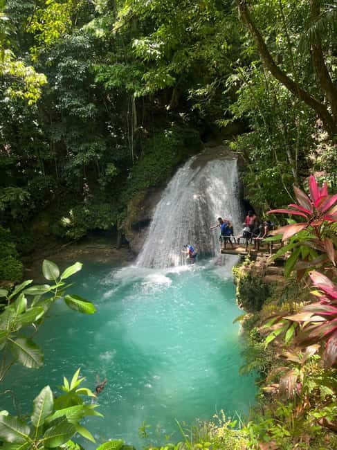 Ocho Rios: Blue Hole and Bamboo River Rafting - Bamboo Rafting on the Rio Nuevo: Slow Water, Real Stories