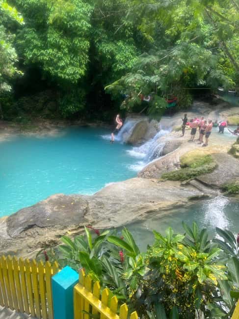 Ocho Rios: Blue Hole and Bamboo River Rafting - Service That Makes a Difference: Drivers and Guides