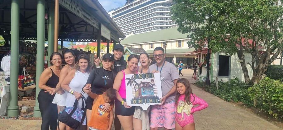 Ocho Rios: Dunn's River Falls and Shopping Tour - Ocho Rios shopping stop: 30 to 60 minutes with coffee, rum, and classic souvenirs