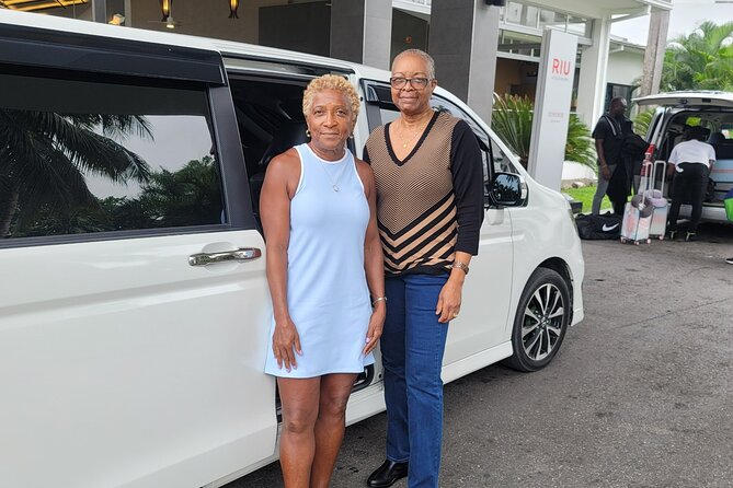 One way Private transfer from Airport to Resorts - Departure pickup from hotels: why 3 hours early is a smart move