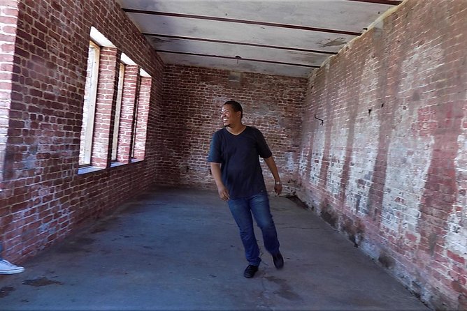 Port Royal Heritage & Sightseeing Tour from Kingston - Giddy House and guided city highlights, what to expect