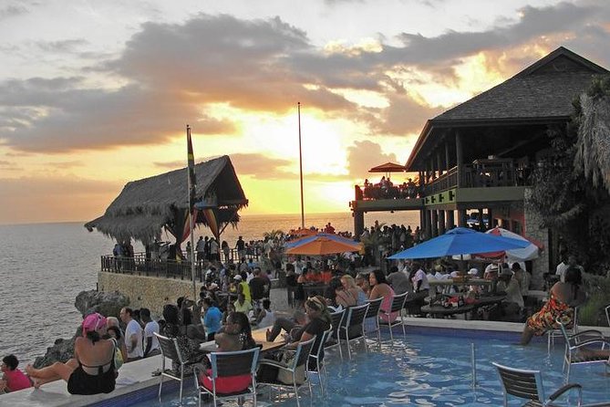 PREMIUM - Negril Highlights Tour from Negril - Food & Drinks Included - Private vehicle and guide: the real quality you are paying for