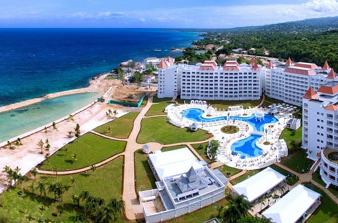 Private Airport Transfer to Bahia Principe Grand Jamaica - En route stops for food and drinks, and how to use them well
