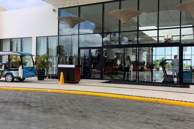 Private Airport Transfer to or from Ocean Coral Spring Resort - Arriving at MBJ: meeting your representative and getting moving fast