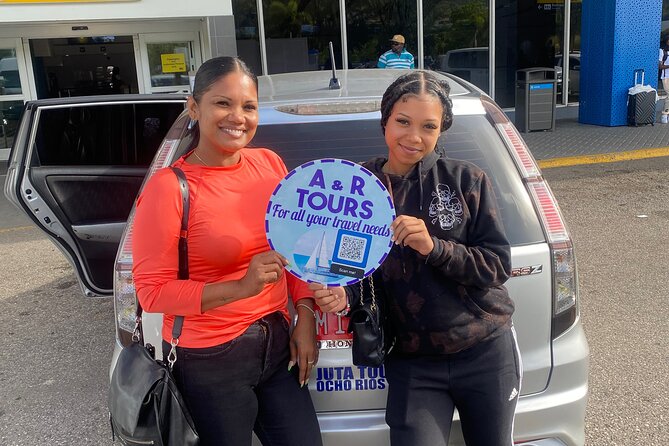 Private Airport transportation - Finding your driver at the arrival port (the logo trick)