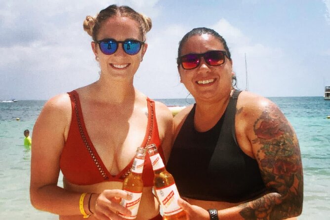 Private and Customized Tour to Negril From Montego Bay - Watching cliff-jumping at Ricks Cafe without the rush