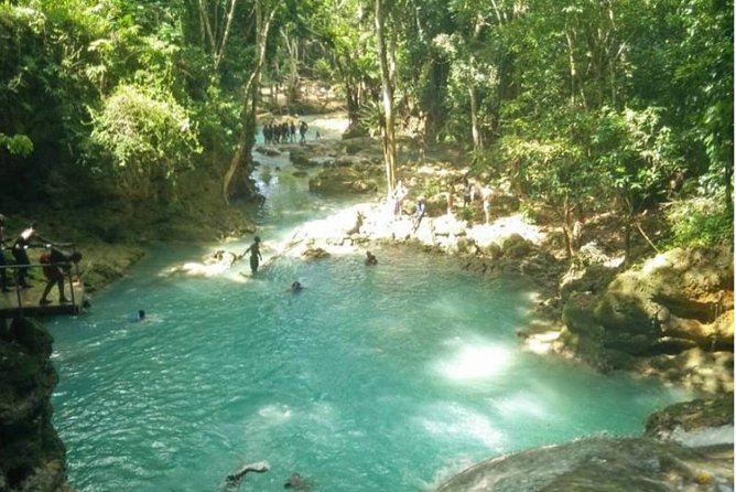 [PRIVATE] Blue Hole & Secret Falls Tour with Entrance Fees - Safety and comfort: how the private guides change the experience