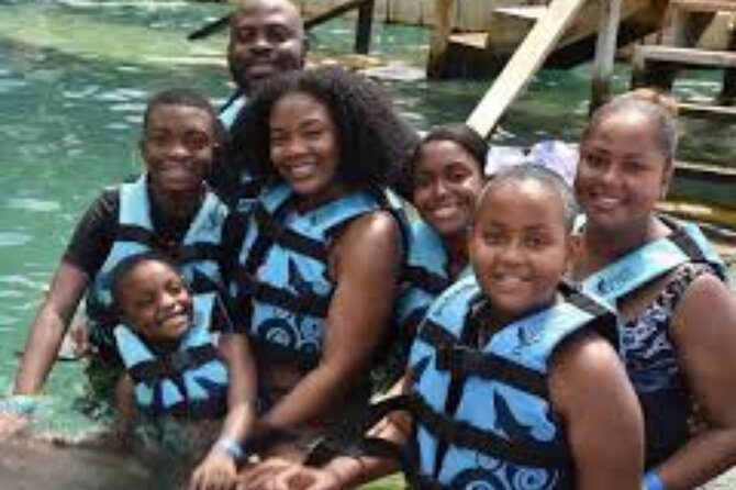 Private Dolphin Cove Adventure - Jungle trail and exotic birds: the best “extra” when you want more than one activity