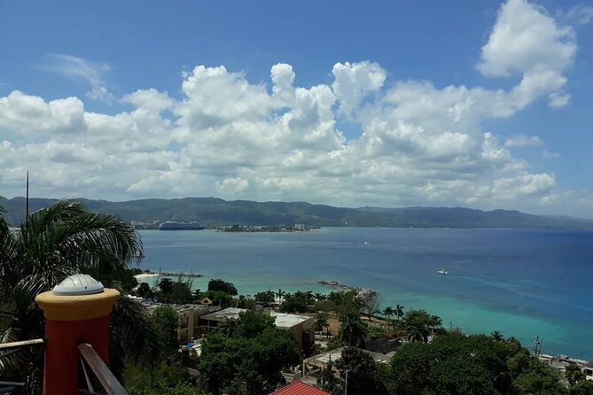 Private Montego Bay Highlights Tour - Neighborhood Driving, Including Ironshore, for Everyday Jamaica