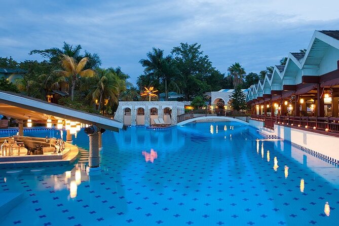 Private Montego Bay Jamaica Airport Transfer to Hotels in Negril - The MBJ airport meet-and-greet, with real help for luggage