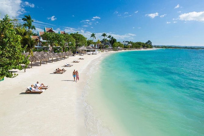Private Negril Day Trip From Ocho Rios - The On-the-Road Experience: Air-Conditioned Riding and Live Commentary