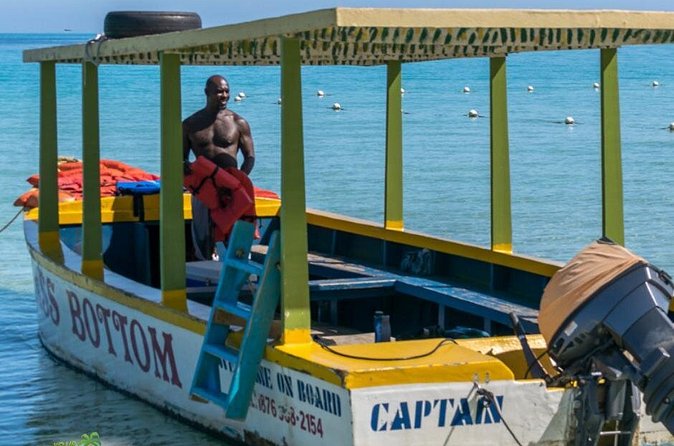 [PRIVATE] Negril Sightseeing Tour with RickS Cafe Cliff Diving - Rick’s Cafe cliff-jump show and sunset: The payoff stop, even when the weather is moody
