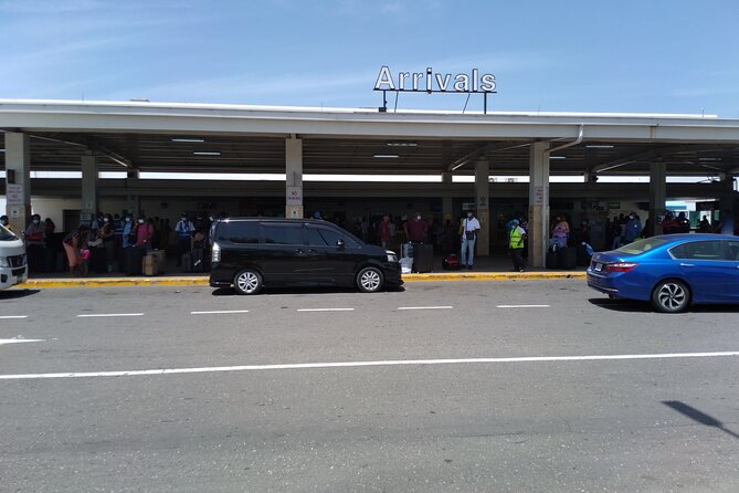 Private Round Trip Airport Transfer from Montego Bay to Ocho Rios - The Ride: Air-Conditioning, Bottled Water, and On-Board WiFi