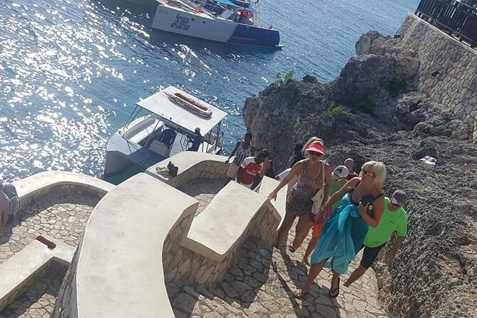Private Tour From Ocho Rios or Runaway Bay To Negril 7 Miles Beach & Ricks Cafe - Rick’s Cafe: cliff views, the famous jump energy, and what to plan for