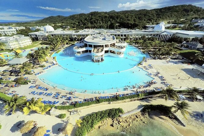 Private Transfer from MBJ Airport to Grand Palladium Hotel - The Drive to Grand Palladium in Lucea, and What You Actually Get