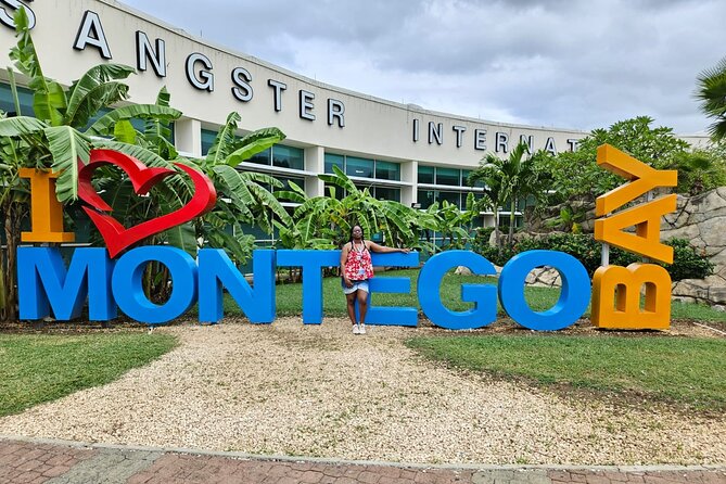 Private Transfer From Montego Bay Airport to Hotels in MontegoBay - Meeting and Pickup: How You Find the Right Car