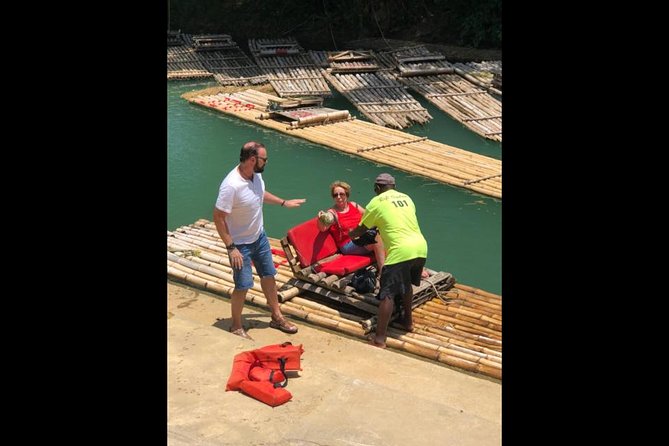 Private transportation from Montego Bay to Martha Brae River Rafting Tour - The first stop and the road trip moments you should use wisely