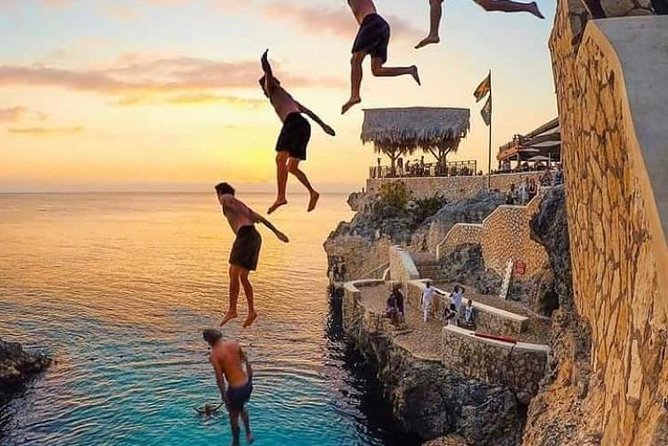 Rick's Café and Seven Mile Beach Private Tour - Who This Private Tour Suits Best