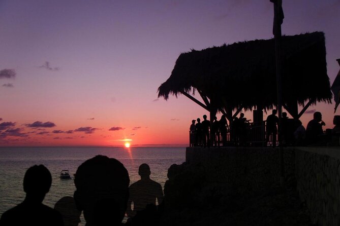 Rick's Cafe Sunset Cruise - Rick’s Cafe at sunset: cliff jumping, music, and the crowd energy