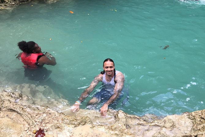 Roundtrip Private Shuttle from Ocho Rios to Blue Hole and Back - Getting back: returning to pickup point, or using the shopping option
