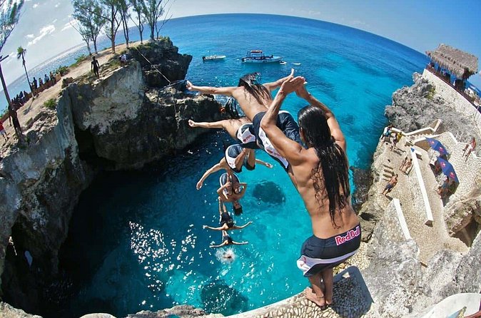 Seven Mile Beach and Rick’s Cafe Private Tour - Rick’s Cafe: Sunset Views, Reggae Energy, and Food at Your Pace