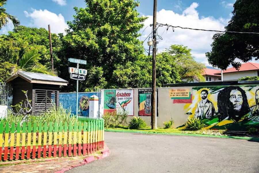 Shared/Private Full Day Blue Mountains Tour -Top Attractions - Blue Mountain coffee tasting, buying coffee, and how to handle souvenirs