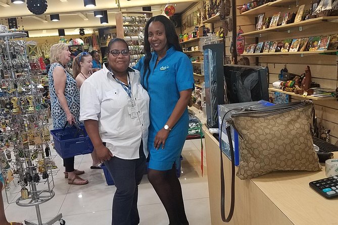 Shopping From Ocho Rios Hotels - Stop 1: Soni’so Plaza, Taj Mahal shopping center, and the local craft market