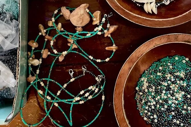 Souvenirs workshop A Mi Mek It! in Montego Bay Jamaica (FR & EN) - The 3-hour flow: garden, farm, and hands-on crafting