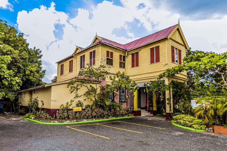 St. Ann: Bob Marley Nine Mile Tour from Ocho Rios - The Ocho Rios pickup, and why your timing matters
