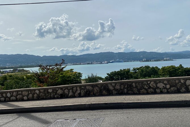 Street Executive Tours And Chauffeur Service Jamaica - Arrival and Drop-Off: The Part You Hope Goes Smoothly