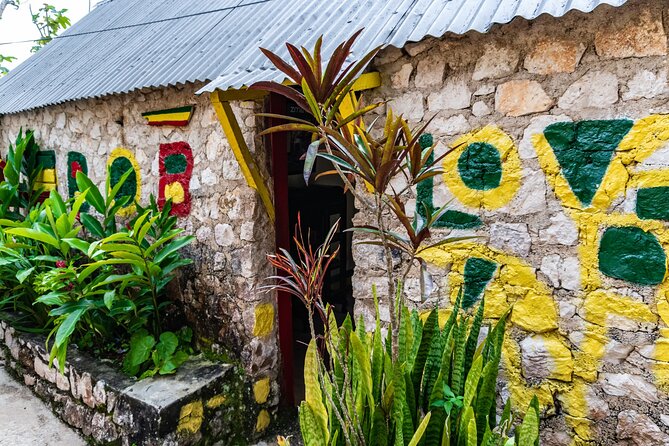 The Essential Bob Marley Tour: Visit His Home and more - How the 8-hour Ocho Rios to Kingston route really feels